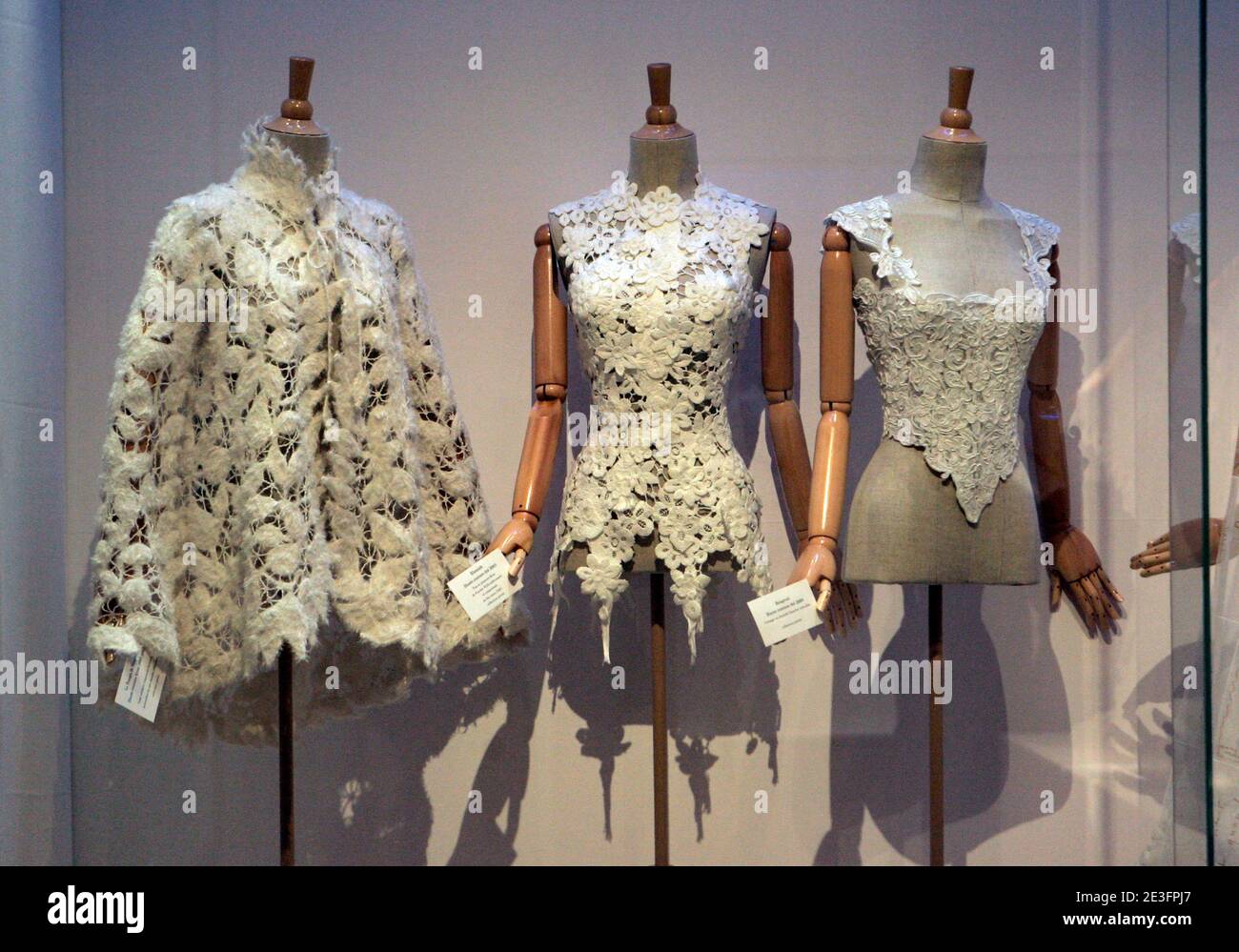 Lancio della mostra di Franck Sorbier 'la couture corps et ame' tenutasi presso il 'Mustee des tissus' di Lione, Francia, il 17 marzo 2009. Foto di Vincent Dargent/ABACAPRESS.COM Foto Stock