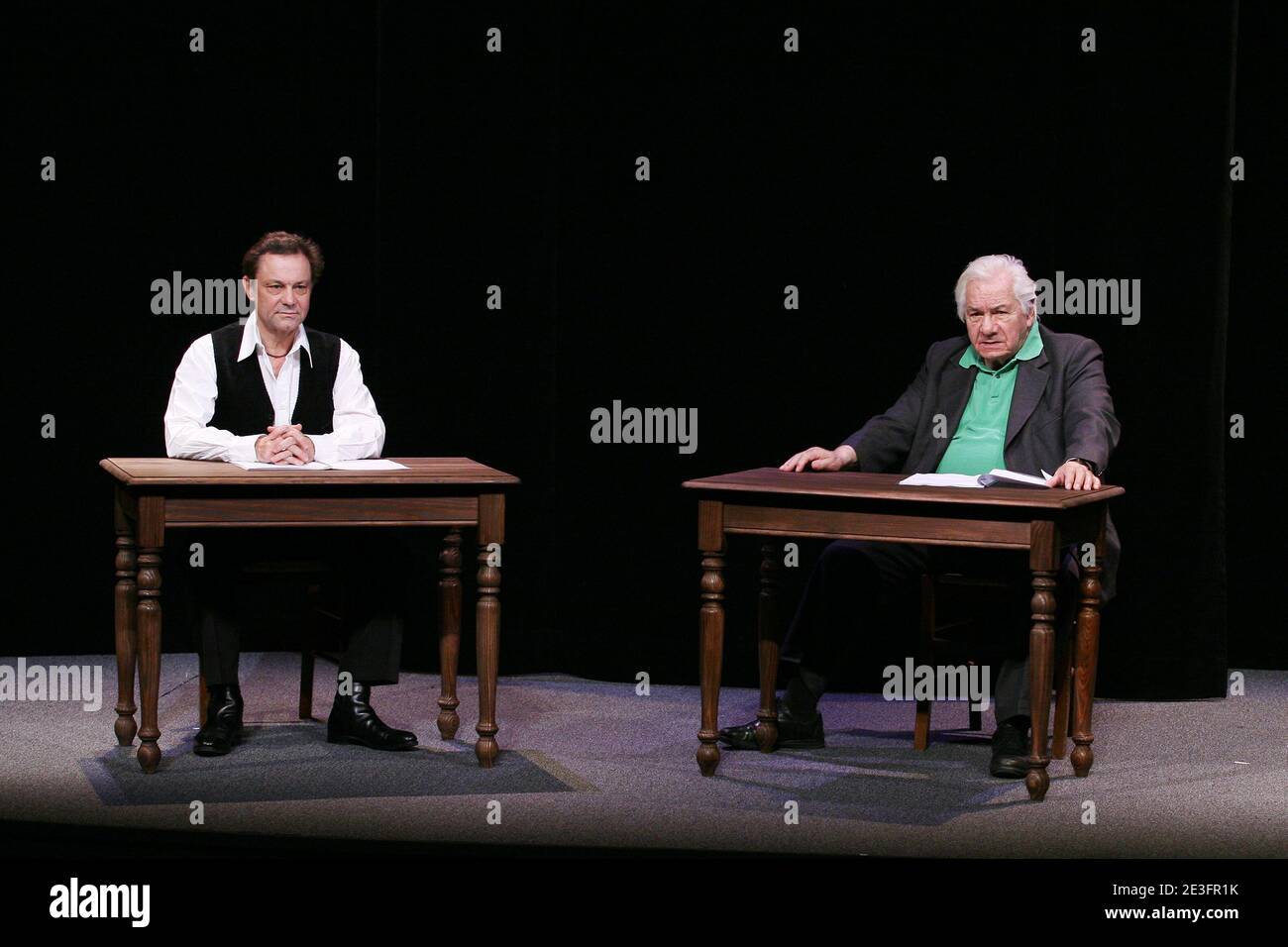 Gli attori Philippe Caubere e Michel Galabru hanno eseguito la commedia 'Jules et Marcel', in scena da Jean-Pierre Bernard e scritta dopo le lettere tra Jules Raimu e Marcel Pagnol tenutasi al teatro Hebertot di Parigi, in Francia, il 17 marzo 2009. Foto di Denis Guignebourg/ABACAPRESS.COM Foto Stock