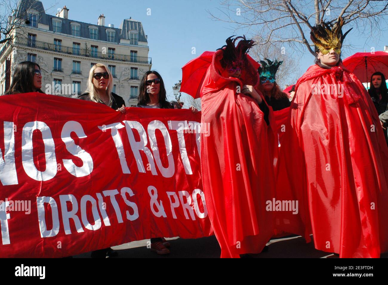 Le prostitute francesi si sono riunite nella zona di Pigalle per dimostrare  maggiori diritti, a Parigi, in Francia, il 21 marzo 2009. Foto di Alain  Apaydin/ABACAPRESS.COM Foto stock - Alamy