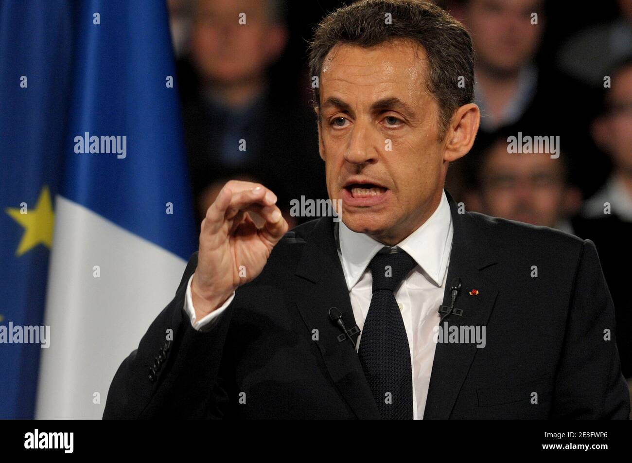 il presidente francese Nicolas Sarkozy, il 24 marzo 2009, ha fatto il suo discorso sulla Rise finanziaria al Palais Des Sports di Saint-Quentin, Aisne, in Francia. Foto di Giancarlo Gorassini/ABACAPRESS.COM Foto Stock