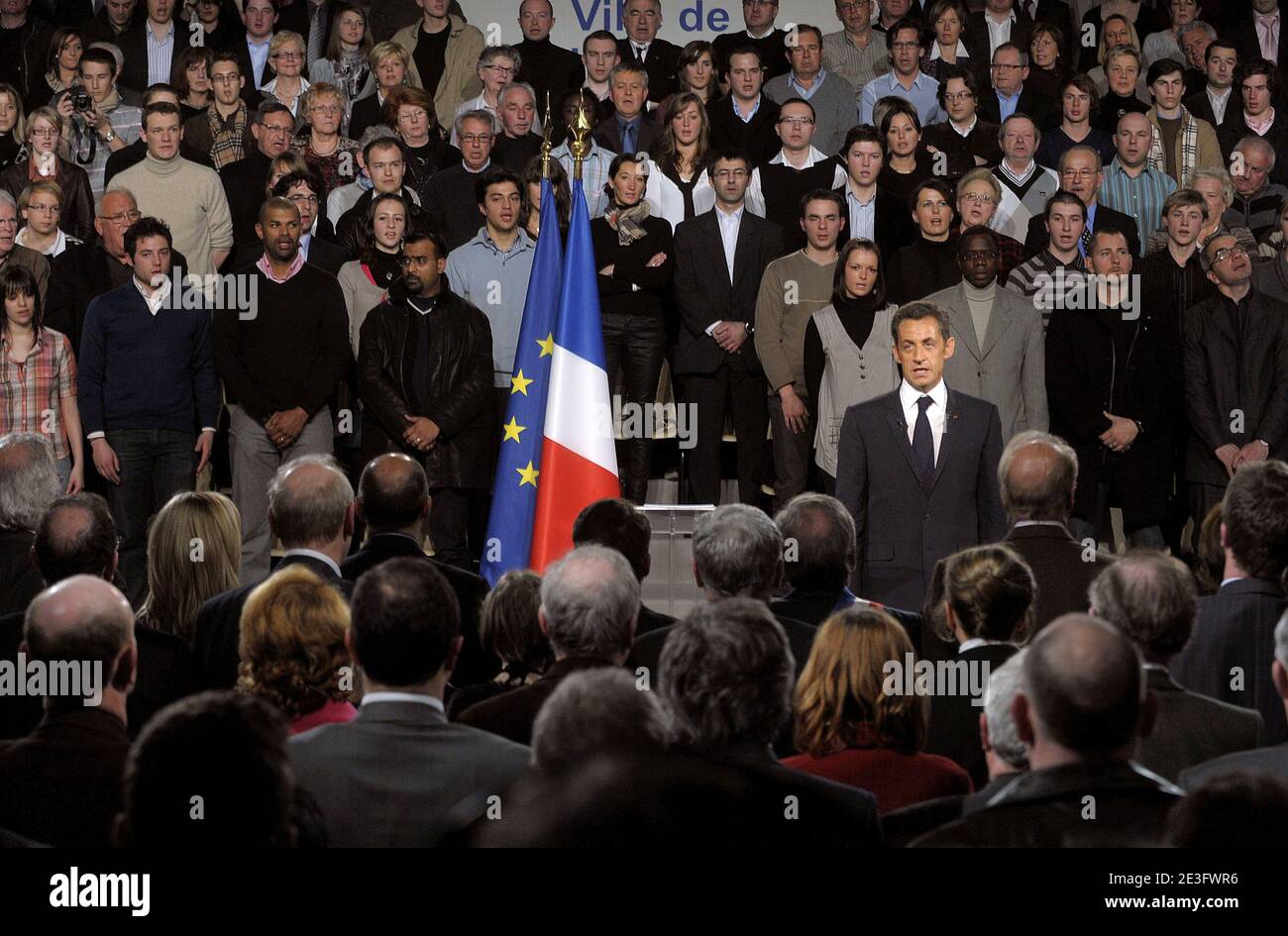 il presidente francese Nicolas Sarkozy, il 24 marzo 2009, ha fatto il suo discorso sulla Rise finanziaria al Palais Des Sports di Saint-Quentin, Aisne, in Francia. Foto di Giancarlo Gorassini/ABACAPRESS.COM Foto Stock