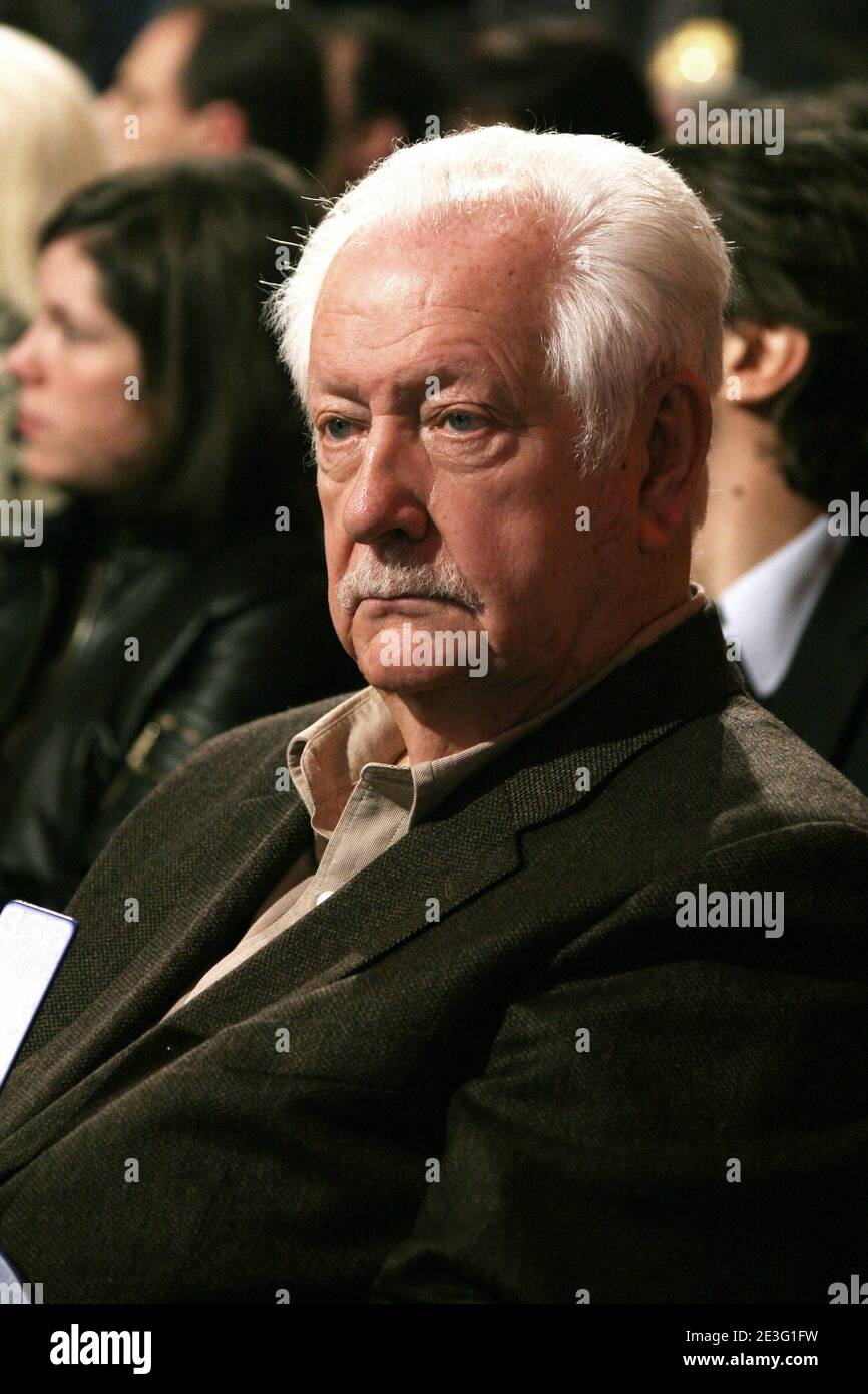 Pierre Bellemare partecipa ad un'asta a favore di tre associazioni di beneficenza, la cha 'ne de l'espoir', 'Hanichiens', 'Les Services hospitaliers pour les enfants malades', a Sotheby's a Parigi, Francia, il 30 marzo 2009. Foto di Denis Guignebourg/ABACAPRESS.COM Foto Stock