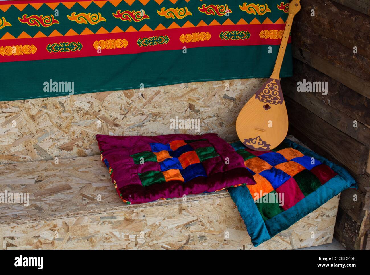 Il classico strumento a corda turco Saz, baglama Foto Stock