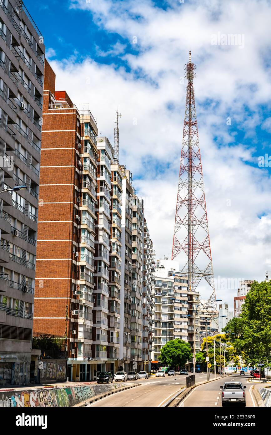 Torre delle telecomunicazioni a Montevideo, Uruguay Foto Stock