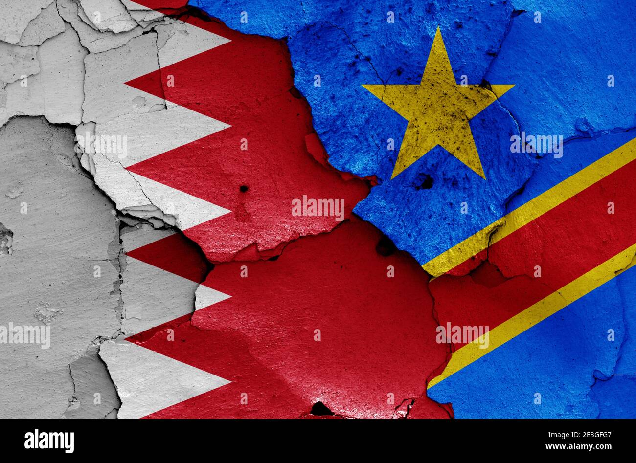 Bandiere del Bahrein e della Repubblica Democratica del Congo dipinte parete incrinata Foto Stock