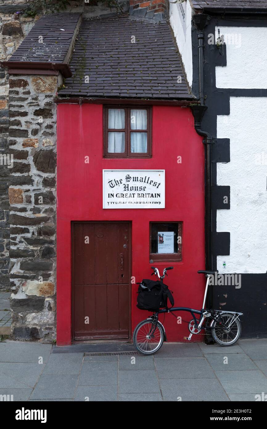 Conwy Casa più piccola; Conwy; Galles Foto Stock