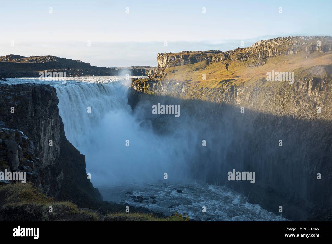 Dettifoss, Wasserfall auf Island, Wasserfall des Flusses Jökulsá á Fjöllum Gletscherfluß, Gletscherfuss, Jökulsárgljúfur-Nationalpark, Schlucht Jökul Foto Stock