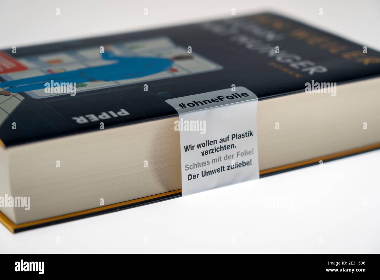 Libro, nuova edizione, senza imballaggio in plastica, pellicola in plastica, solo con sigillo in carta, prevenzione dei rifiuti, Foto Stock