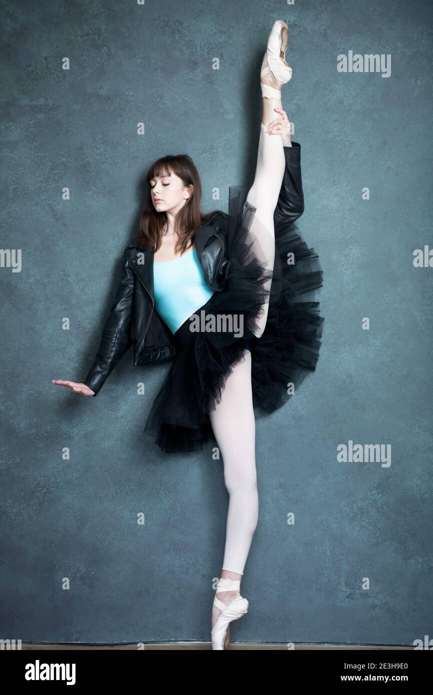 Ballerina con gambe lunghe Foto Stock