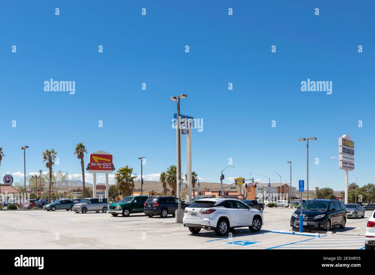 Las Vegas, Nevada/Stati Uniti d'America-8 aprile 2018: Parcheggio a metà strada sulla 15 ° strada tra Los Angeles e Las Vegas. Foto Stock