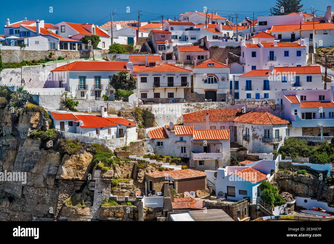 Azenhas do Mar, località balneare sulla costa di Estoril, comune di Sintra, distretto di Lisbona, regione di Lisboa, Portogallo Foto Stock