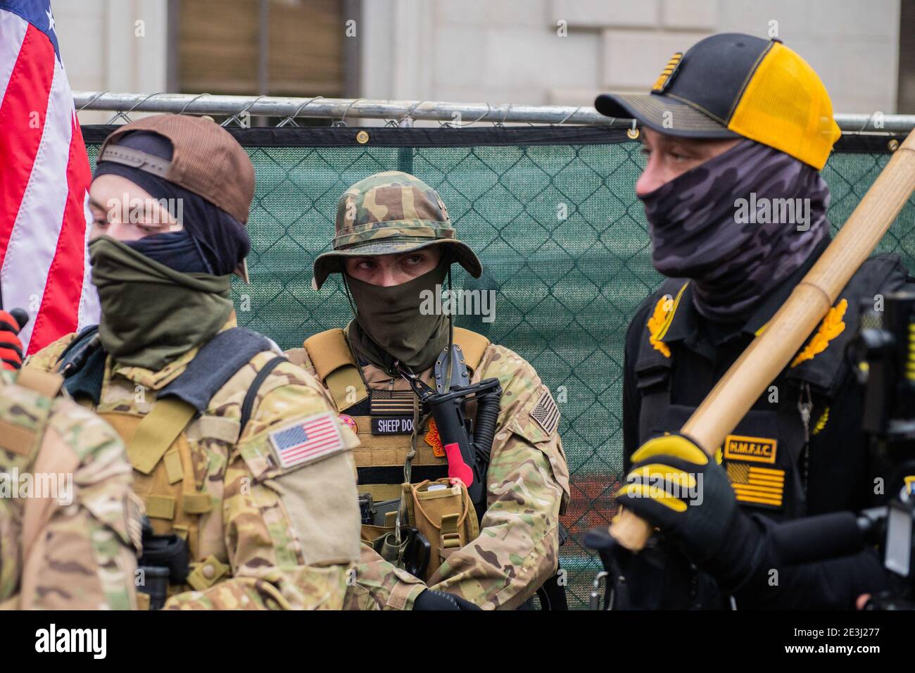 RICHMOND, VIRGINIA, GENNAIO 18- i membri della Roanoke County Militia partecipano ad un secondo rally di modifica durante il giorno della lobby al Campidoglio dello Stato della Virginia il 18 gennaio 2021 a Richmond, Virginia. Foto: Chris Tuite/ImageSPACE /MediaPunch Foto Stock