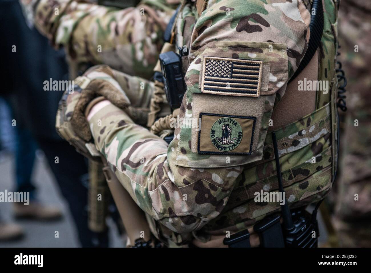 RICHMOND, VIRGINIA, GENNAIO 18- i membri della Roanoke County Militia partecipano ad un secondo rally di modifica durante il giorno della lobby al Campidoglio dello Stato della Virginia il 18 gennaio 2021 a Richmond, Virginia. Foto: Chris Tuite/ImageSPACE /MediaPunch Foto Stock