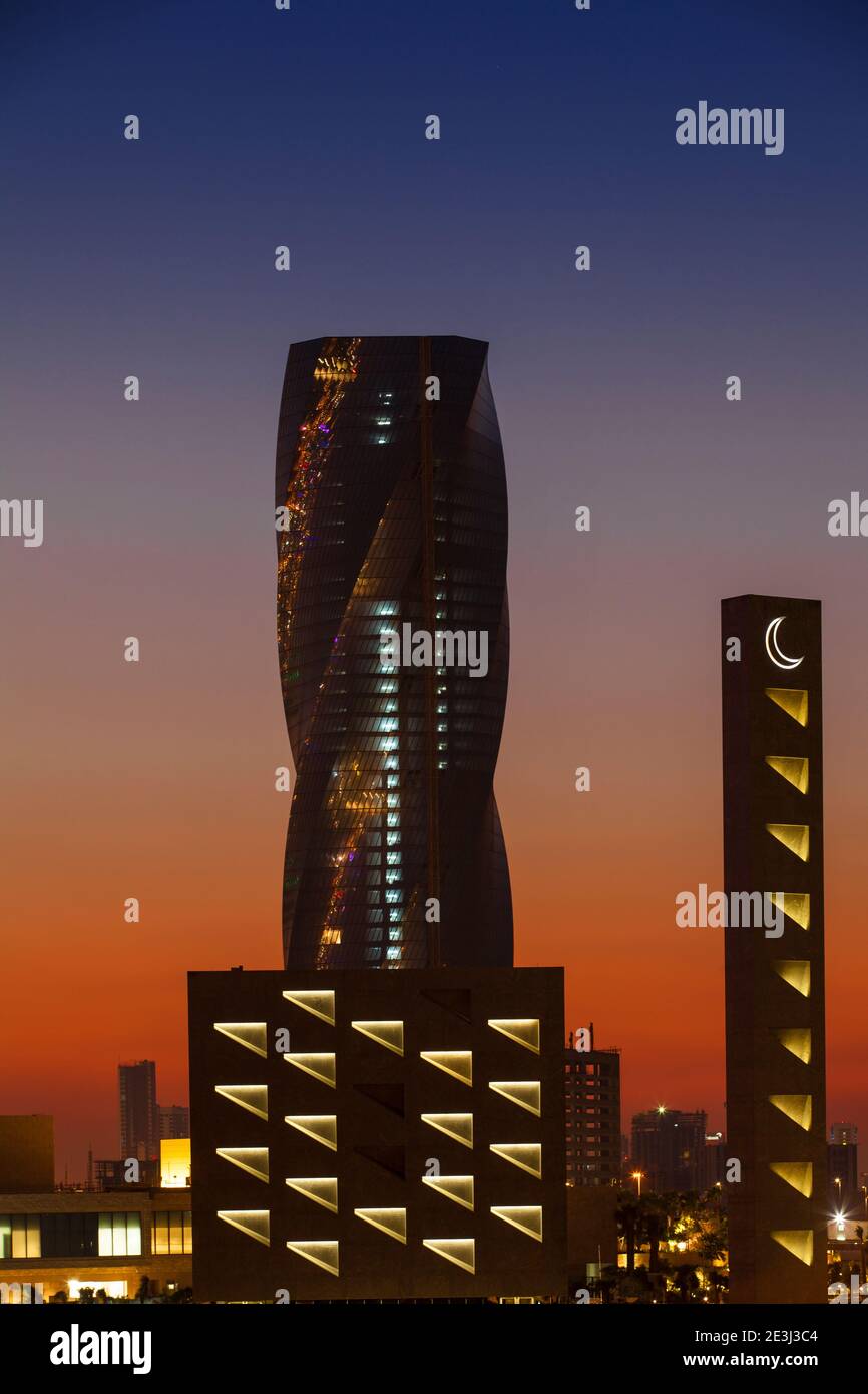 Bahrain, Manama, Bahrain Financial Harbour, United Tower chiamato anche torre tortuosa Foto Stock