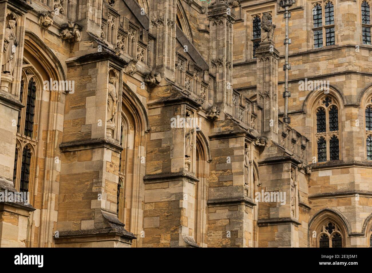 Dettaglio della façade facciata esterna della Cappella di San Giorgio all'interno del Castello di Windsor, Berkshire, Inghilterra, UK. Foto Stock