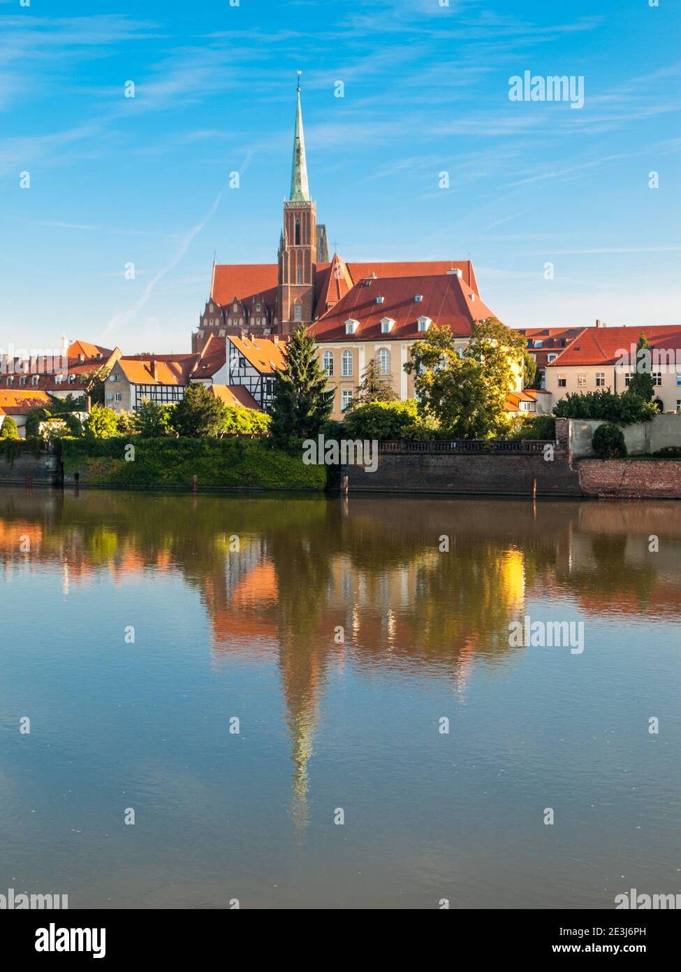 Chiesa della Santa Croce, o Chiesa di San Bartolomeo, sull'Isola della Cattedrale, o Ostrow Tumski, a Breslavia, Polonia Foto Stock