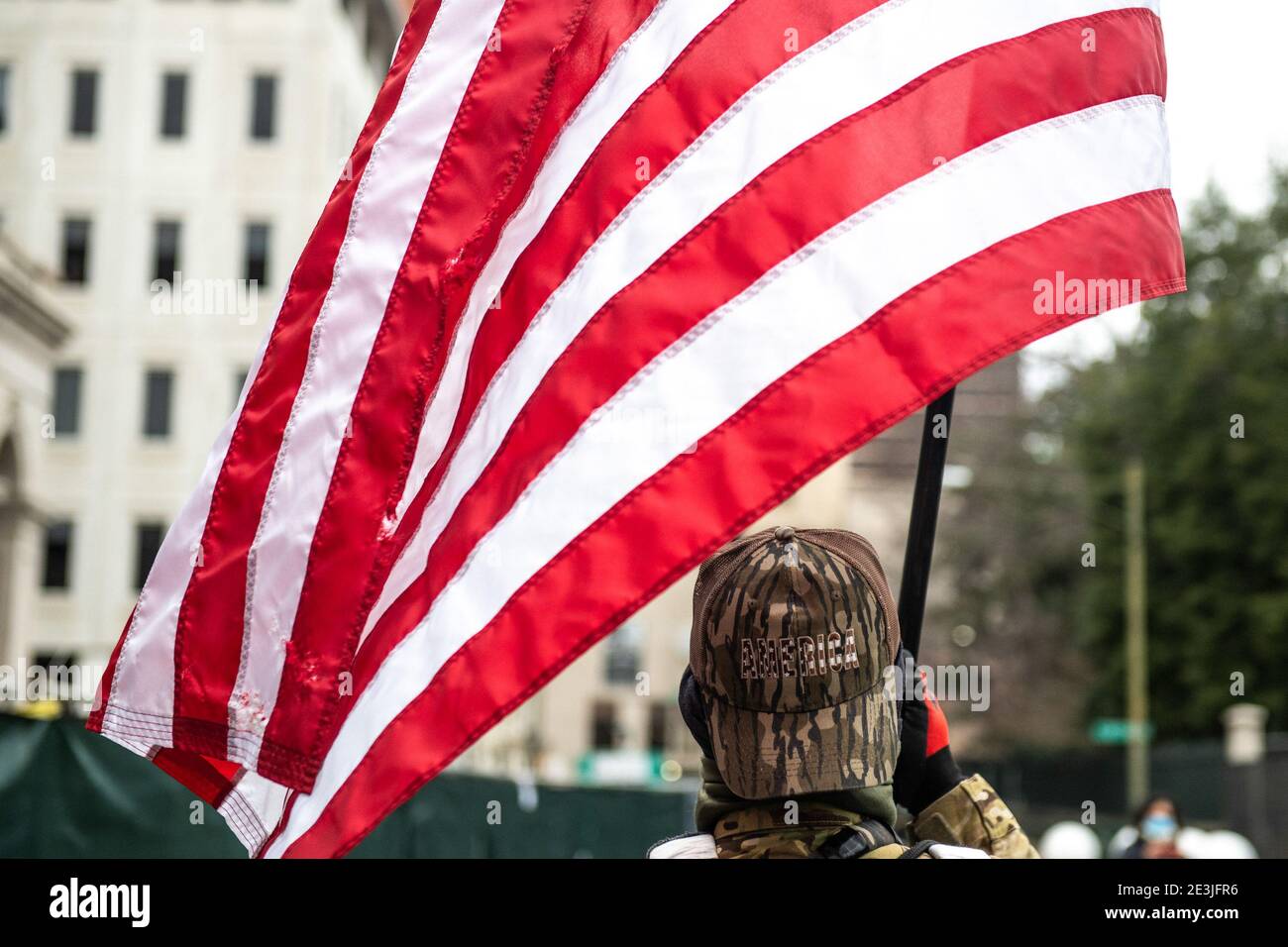 RICHMOND, VIRGINIA, GENNAIO 18- i membri della Roanoke County Militia partecipano ad un secondo rally di modifica durante il giorno della lobby al Campidoglio dello Stato della Virginia il 18 gennaio 2021 a Richmond, Virginia. Foto: Chris Tuite/ImageSPACE Foto Stock