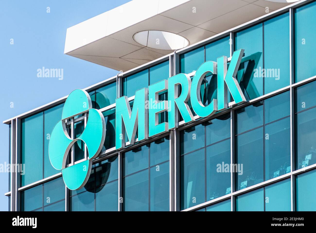 21 settembre 2020 South San Francisco / CA / USA - marchio Merck & Co. Presso la sede centrale della Silicon Valley; Merck & Co. Inc. È una multinazionale americana Foto Stock