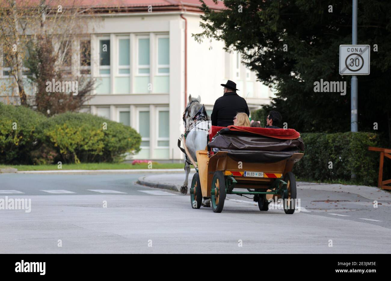 Tradizionale viaggio in carrozza trainata da cavalli intorno a Bled in Slovenia Foto Stock