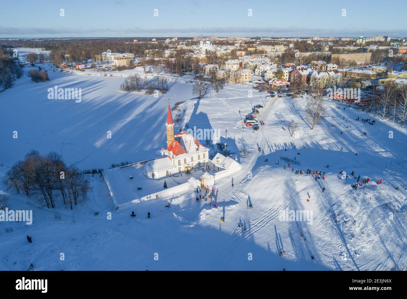 Giorno di gennaio sul Palazzo del Priorato (fotografia aerea). GATCHINA, Russia Foto Stock