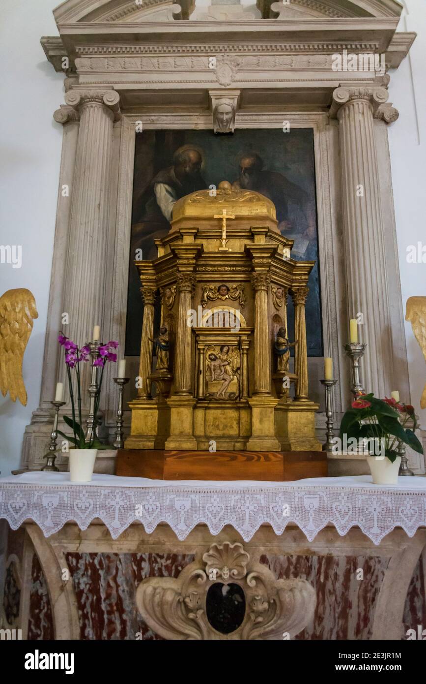 Altare, interno barocco della chiesa parrocchiale, Nin, una città storica nella contea di Zadar, Dalmazia, Croazia Foto Stock
