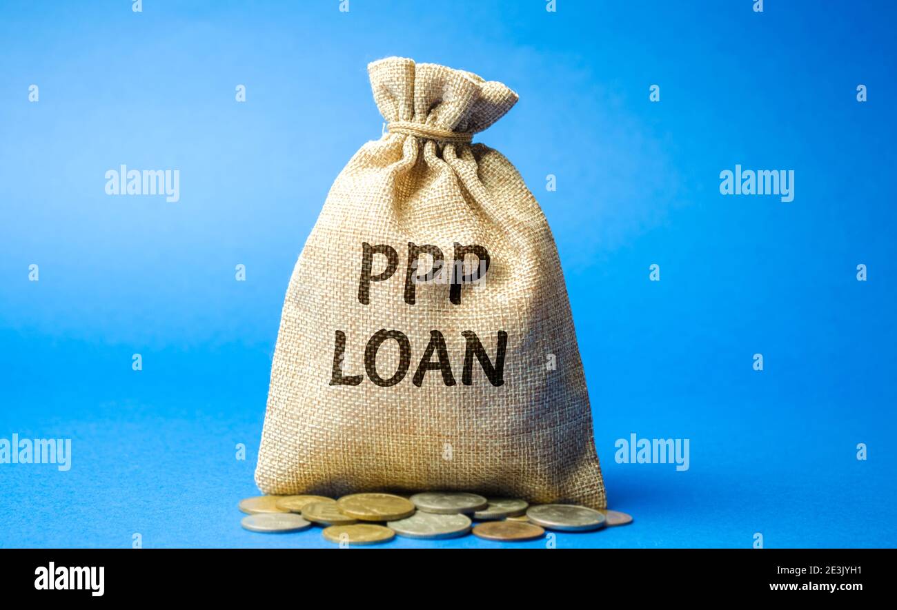 Borsa di denaro con la parola prestito PPP - programma di protezione del pagamento. Prestito progettato per fornire un incentivo diretto per le piccole imprese a mantenere i loro lavoratori Foto Stock