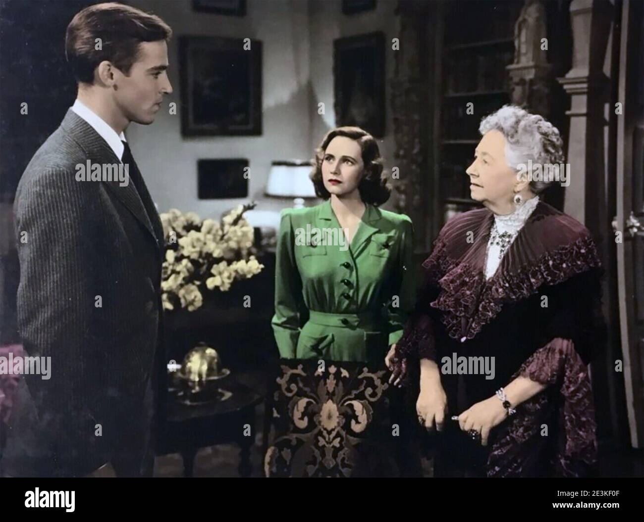 MRS MINIVER 1942 MGM film con da sinistra: Walter Pigeon, Greer Garson, Dame May Whitty Foto Stock