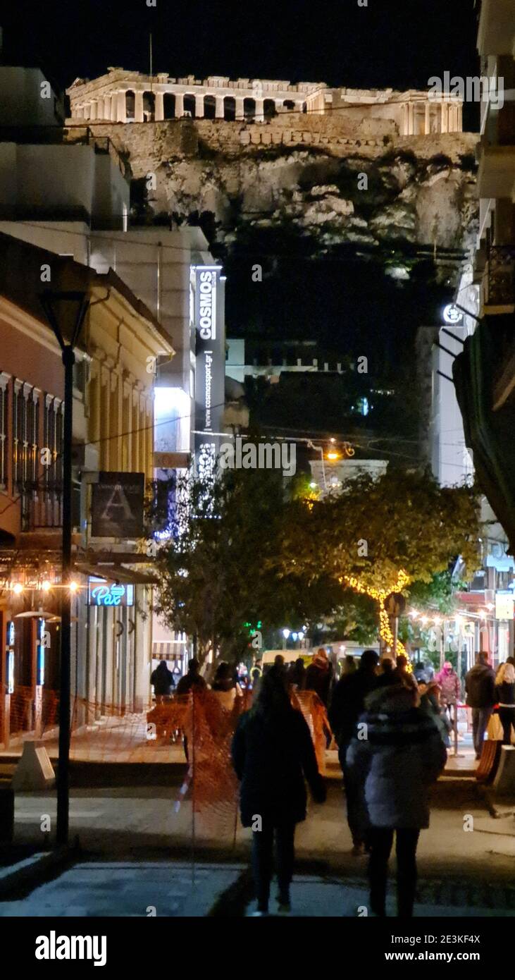 L'Acropoli di Atene di notte da via Aiolou Foto Stock