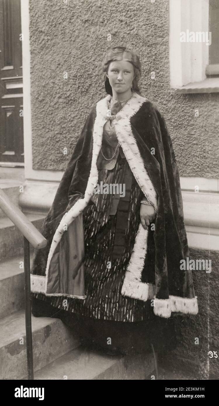 Vintage 19 ° secolo/1900 Fotografia: Giovane Islanda donna in accappatoio. Foto Stock