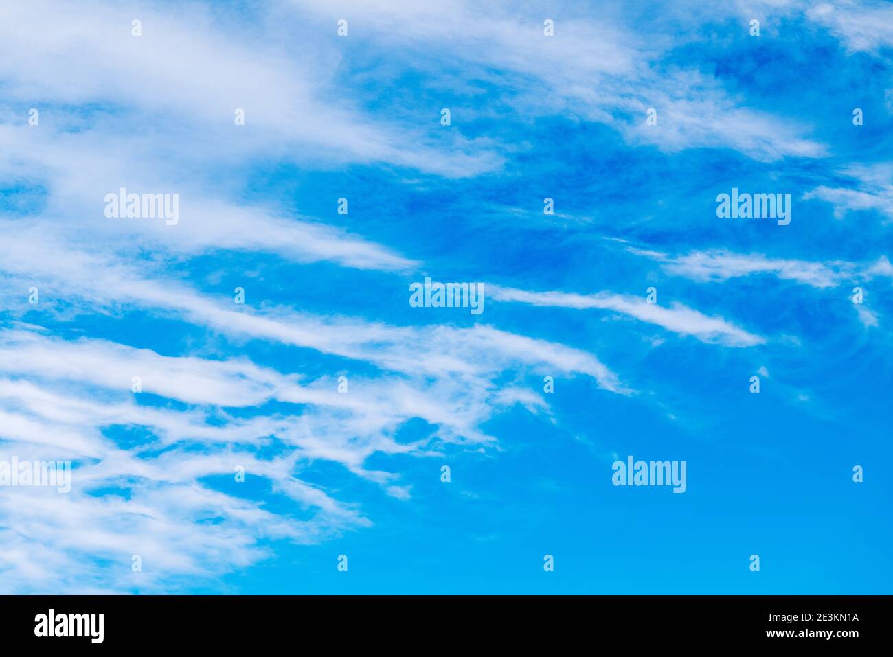 Nuvole insolite contro un cielo blu del Colorado; Salida; Colorado; USA Foto Stock