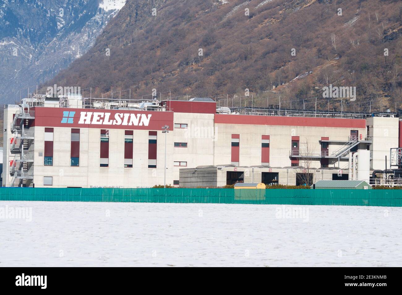 Biasca, Ticino, Svizzera - 12 gennaio 2021 : stabilimento farmaceutico di produzione di prodotti di produzione di produzione di prodotti di produzione di produzione di prodotti di produzione di produzione di prodotti di produzione di produzione di prodotti di produzione di Il gruppo di Helyn è una delle "le" del mondo Foto Stock