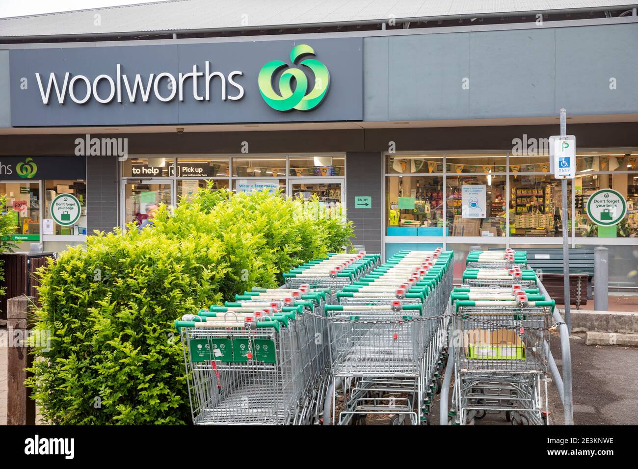 Woolworths supermarket esterno, catena di alimentari in Australia negozio ritratto in Avalon Beach, Sydney, Australia Foto Stock