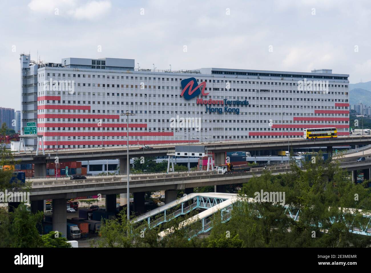 Moderni terminal a Kwai Tsing, il secondo più grande operatore di terminal di container a Hong Kong Foto Stock