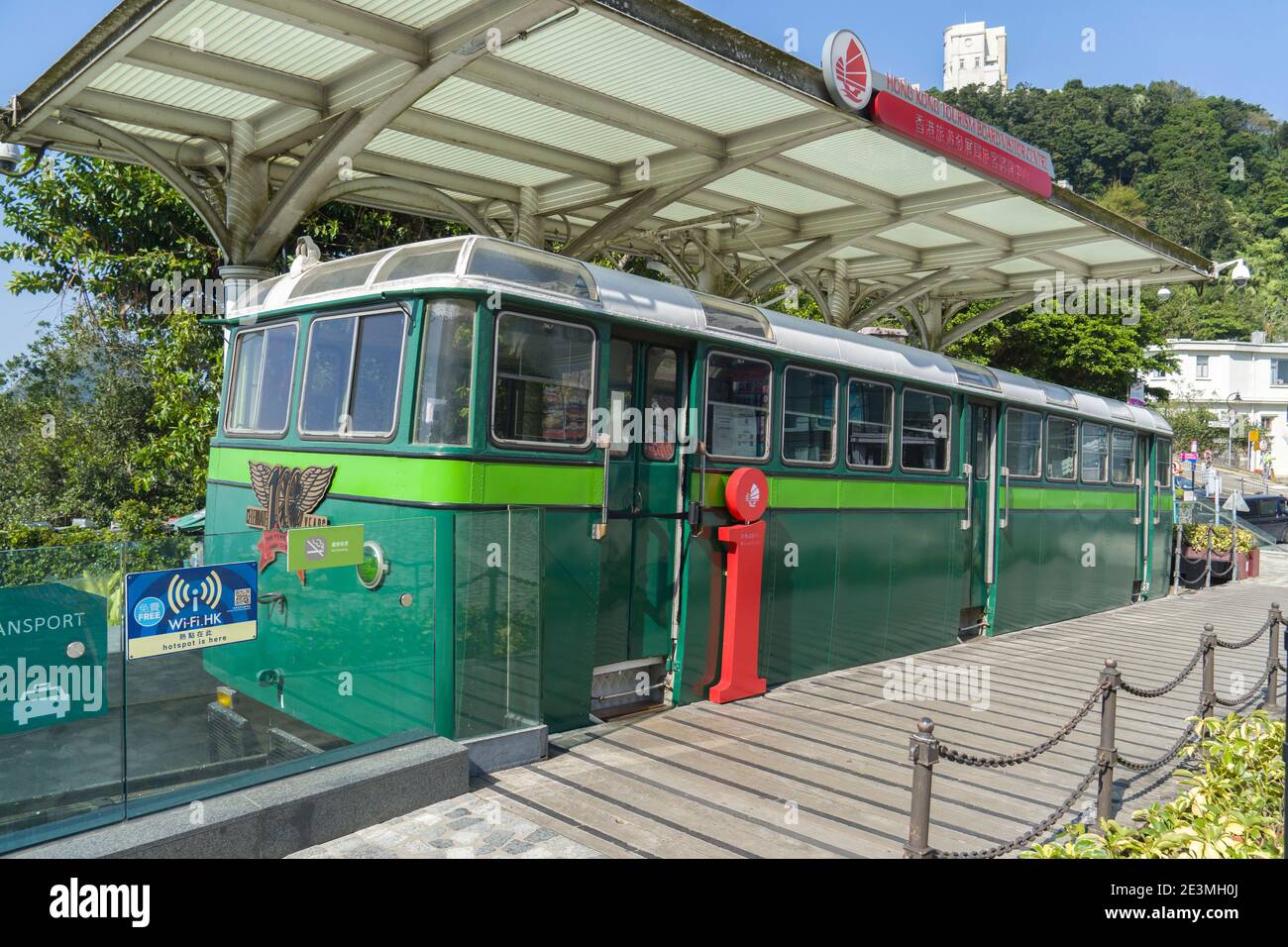 Heritage Green Peak Tram Cabin, in servizio tra il 1959 e il 1989. Si tratta di un Centro informazioni visitatori situato presso il Victoria Peak Foto Stock