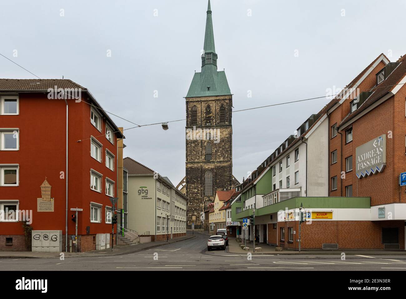 Tranquille strade del centro di Hildesheim a causa del blocco del coronavirus Foto Stock