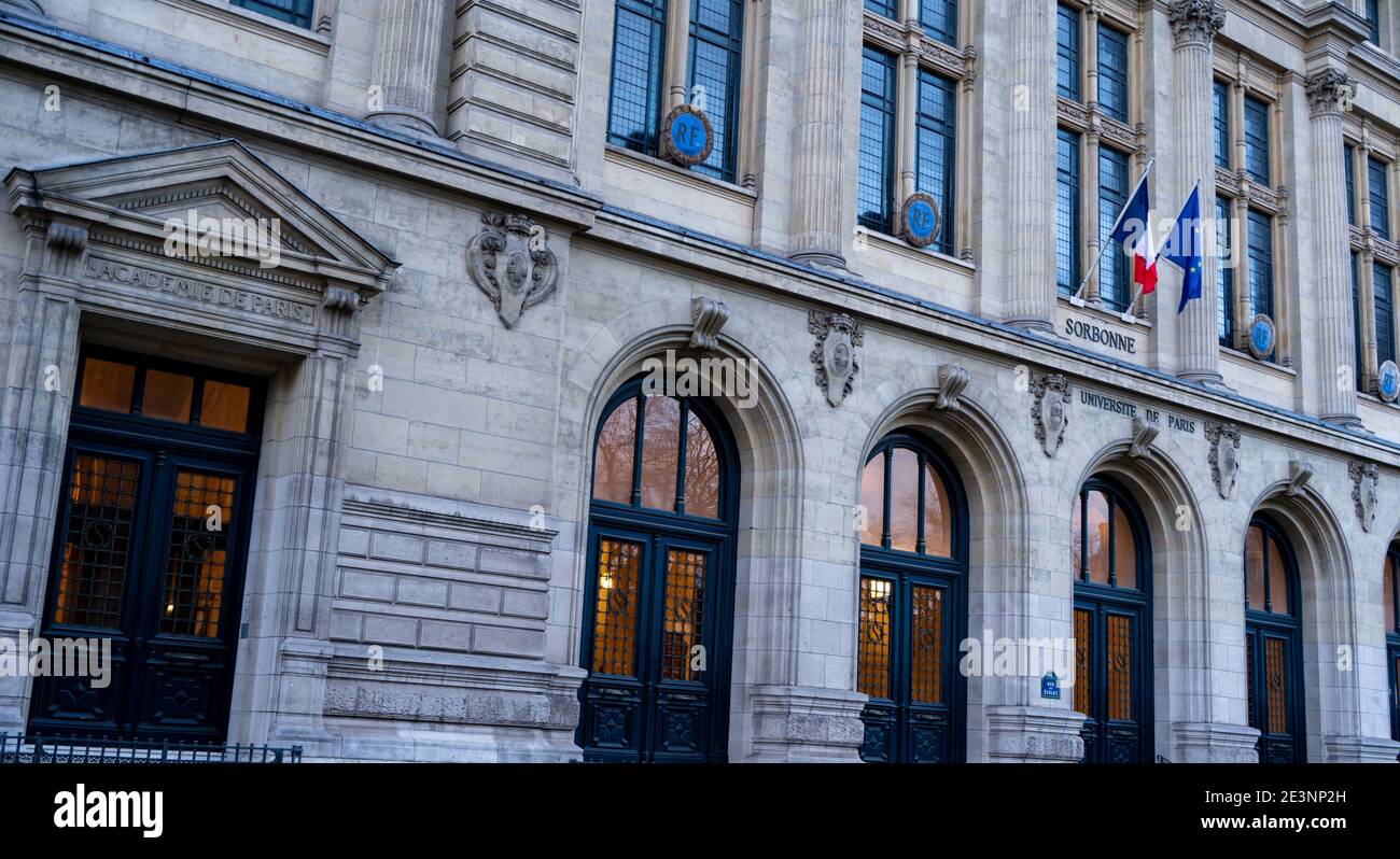 L'edificio storico dell'Università della Sorbona (Università della Sorbona), un'università pubblica di ricerca a Parigi, Francia. Foto Stock