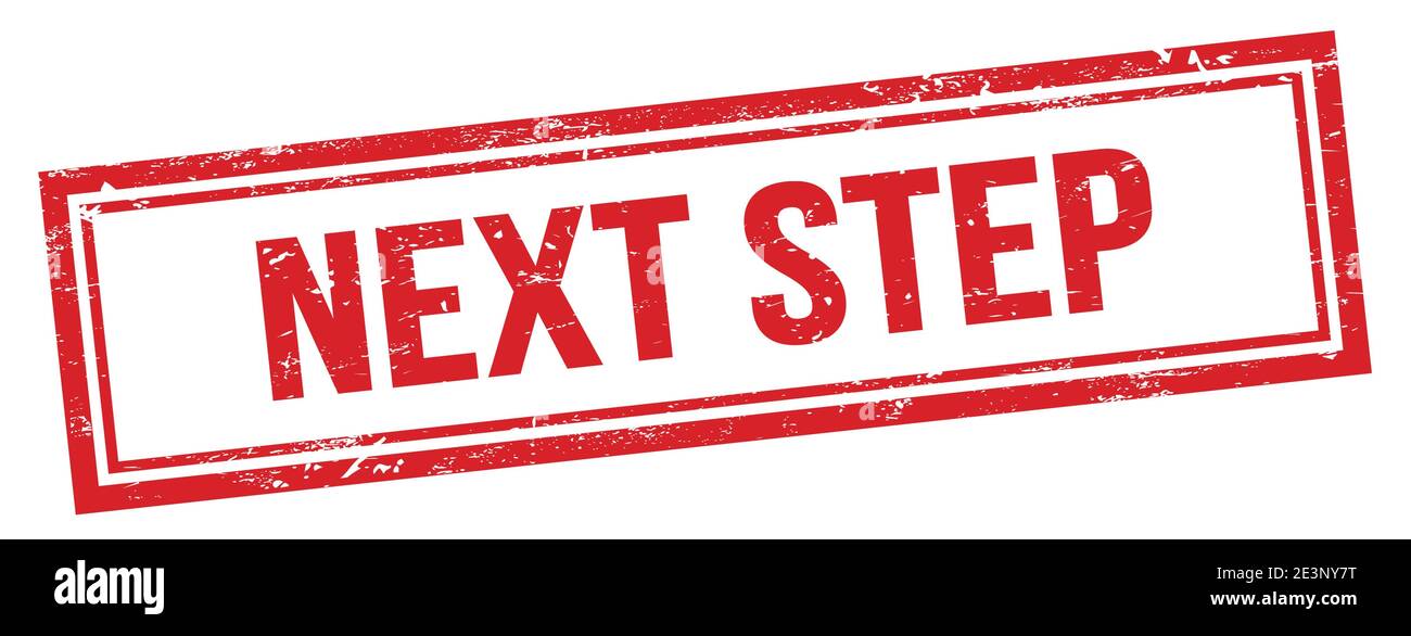Testo DEL PASSO SUCCESSIVO sul francobollo rosso e grugnoso vintage rettangolare. Foto Stock