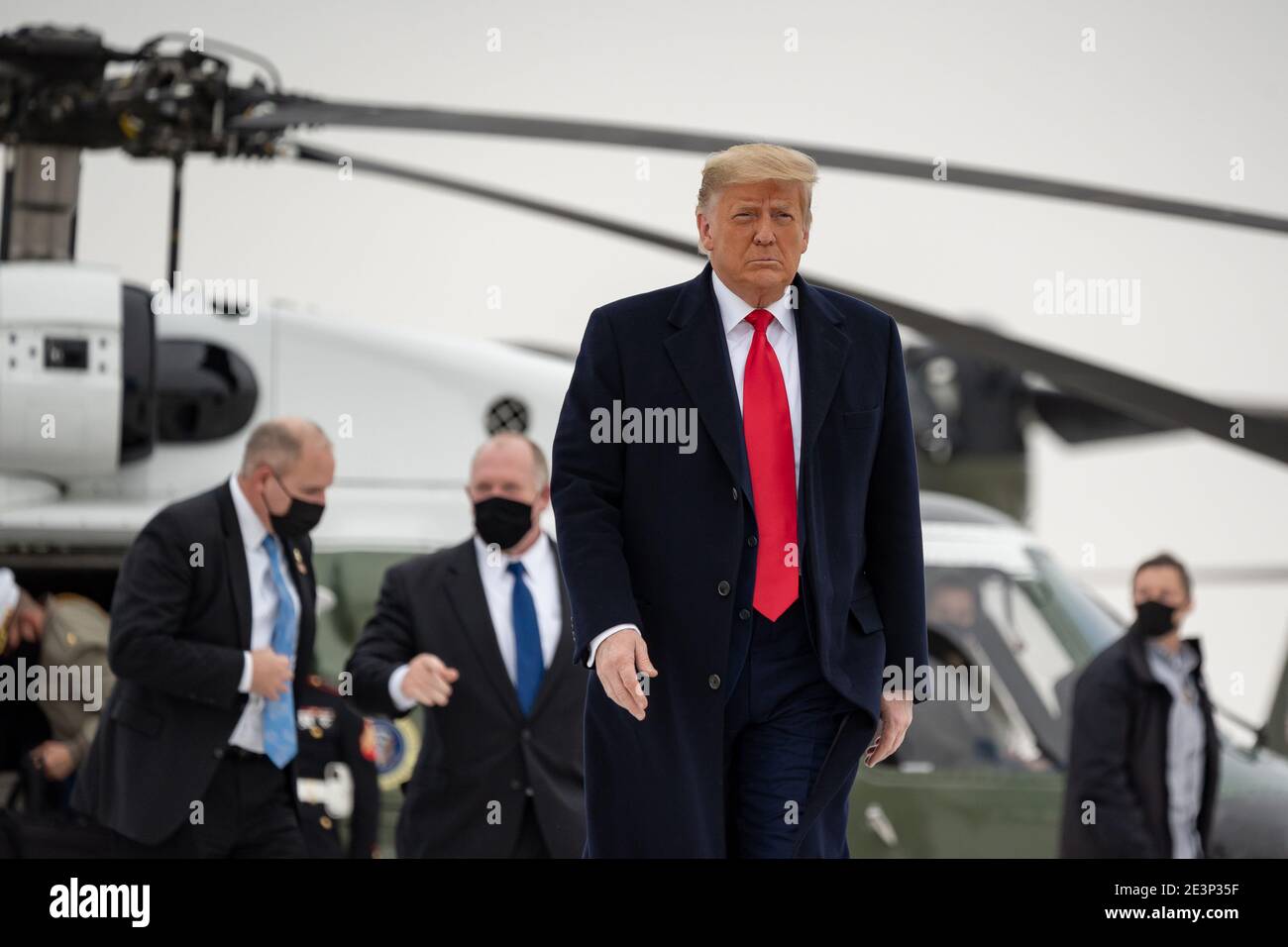 TEXAS, USA - 12 gennaio 2021 - il presidente Donald J Trump fa un commento al 450esimo miglio del nuovo muro di confine martedì 12 gennaio 2021 sul Texas Foto Stock