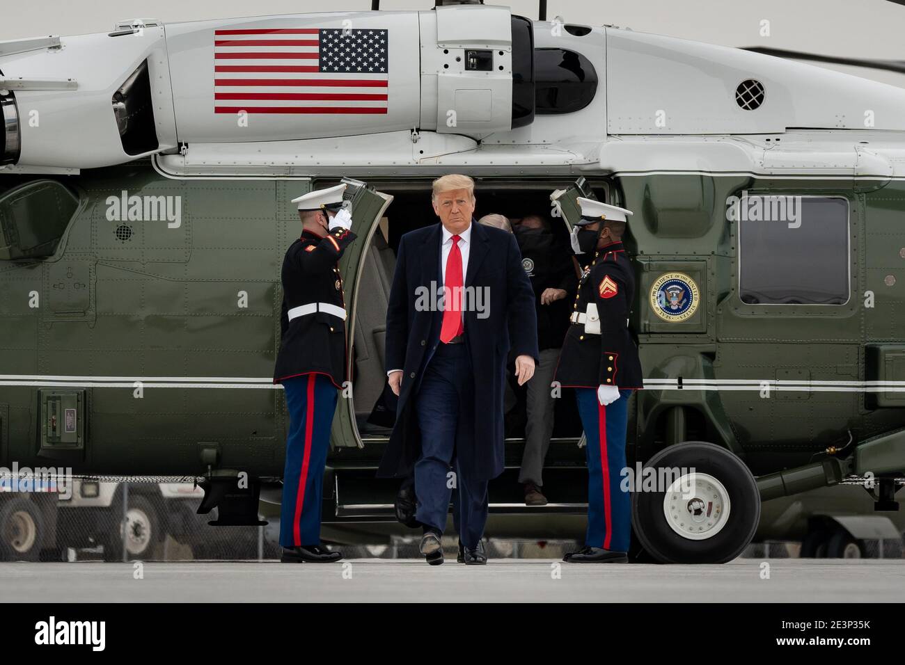 HARLINGEN, TEXAS, USA - 12 gennaio 2021 - il presidente Donald J. Trump sbarca Marine One all'aeroporto internazionale Valley di Harlingen, Texas martedì, Foto Stock