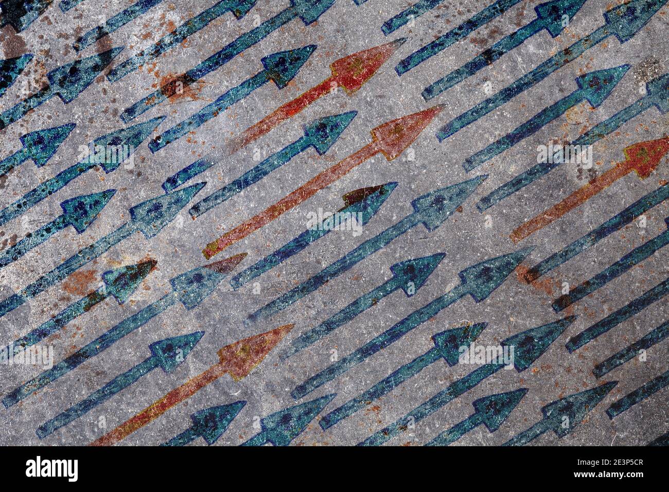 Background aziendale con frecce che puntano al successo e che vanno in salita. Foto Stock