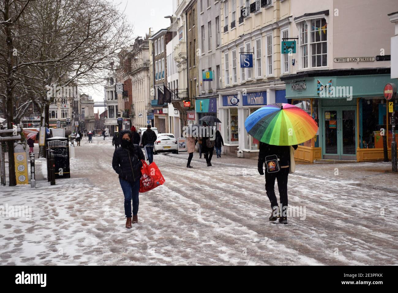 Empty Gentleman's Walk vicino al mercato di Norwich durante il blocco di Coronavirus 3 il giorno in cui nevicava, Regno Unito 2021 gennaio Foto Stock