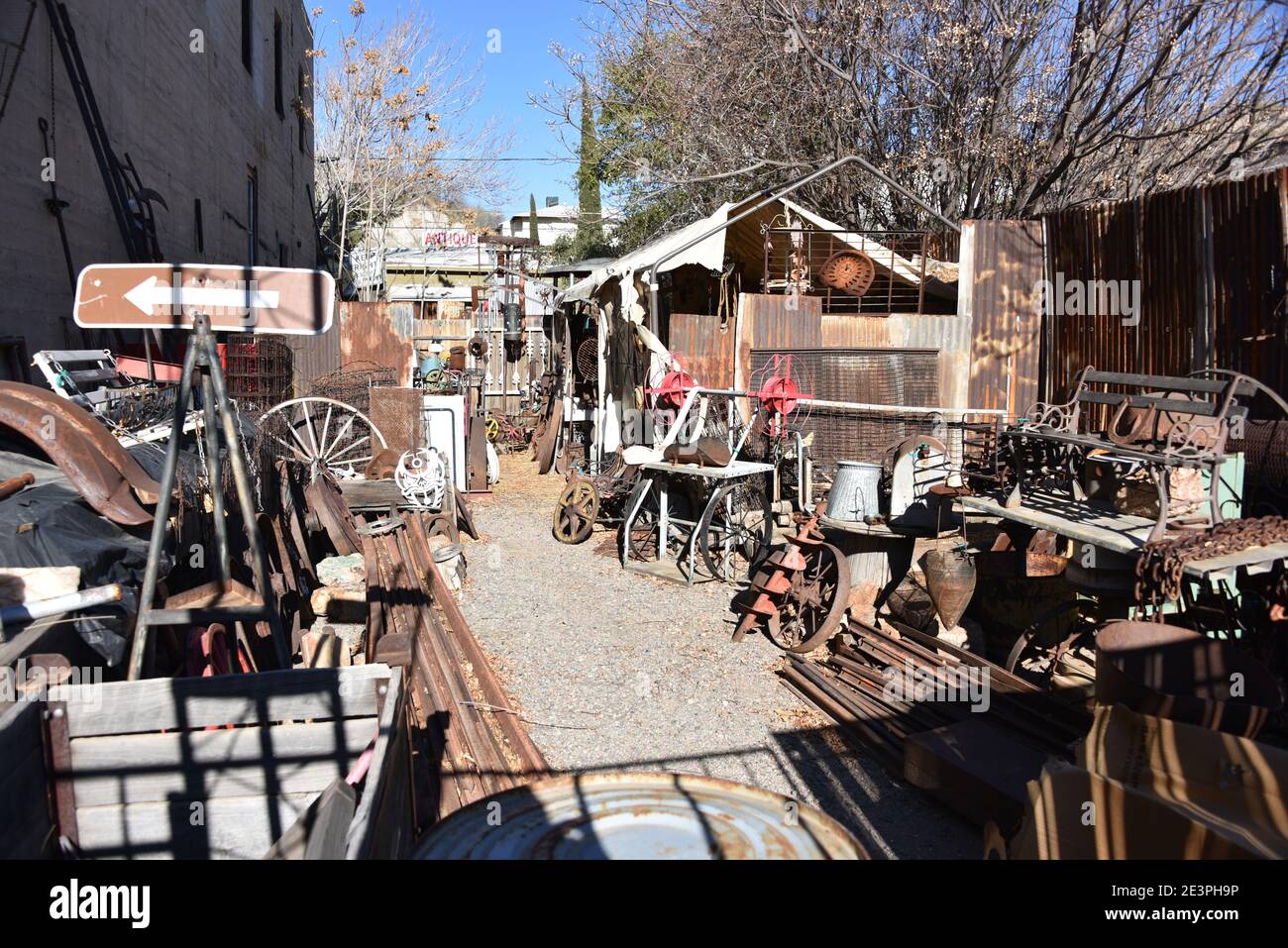 Miami, Arizona. USA 1/6/2021. Arizona rame miniera fantasma-città: Boom 1910 a busto anni '50. Il tempo, il tempo, il fuoco e il vandalismo hanno portato la luce Foto Stock