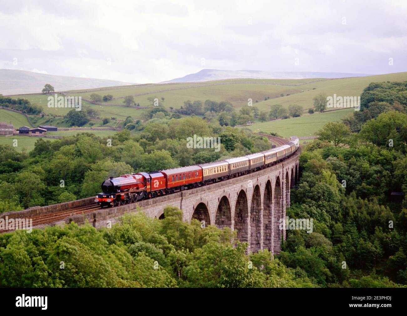 Princess Class no 6201 Princess Elizabeth a Smardale Viaduct, Cumbria, si stabilisca alla ferrovia di Carlsile, Inghilterra Foto Stock