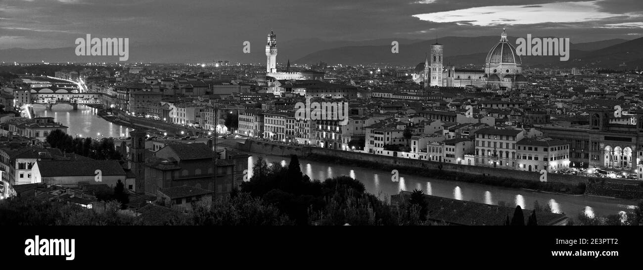 Prima sera - Firenze da Piazza Michelangelo in Black & Bianco Foto Stock