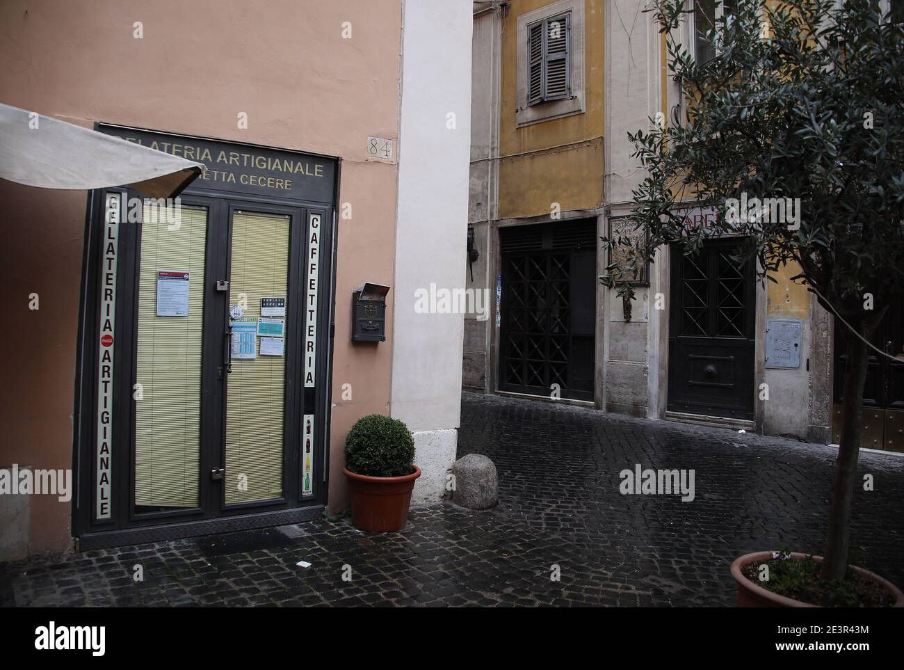 Roma, i negozi e le attività commerciali nel centro di Roma sono chiusi a causa di restrizioni governative causate dalla pandemia del Covid 19: Foto Stock