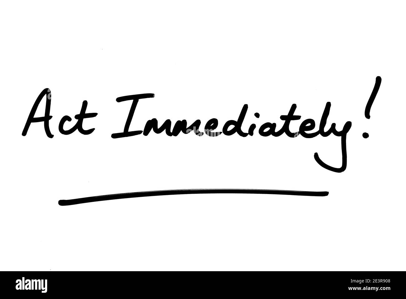 Agire immediatamente! scritto a mano su sfondo bianco. Foto Stock
