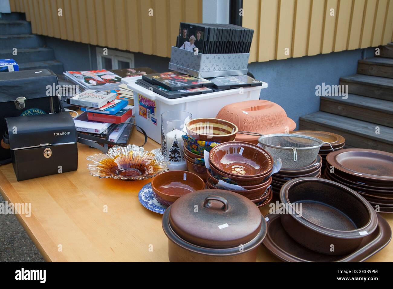 MERCATO DELLE PULCI o swap si incontrano a garage viale a casa Foto Stock