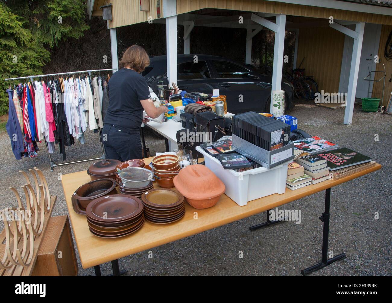 MERCATO DELLE PULCI o swap si incontrano a garage viale a casa Foto Stock