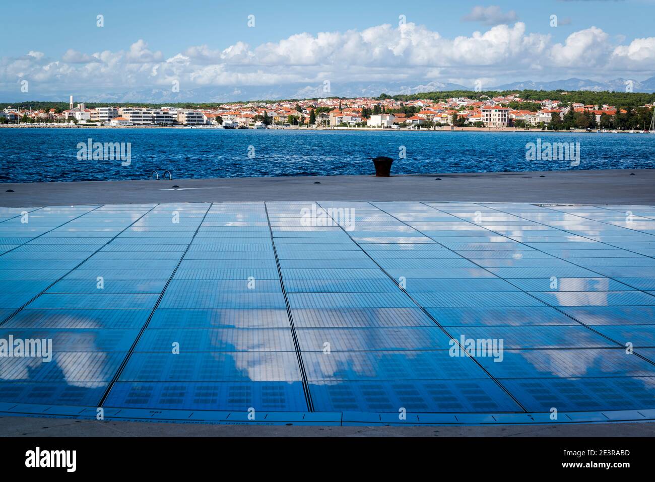 Il saluto al Sole, monumento d'arte contemporanea sul lungomare, Zara, Dalmazia, Croazia Foto Stock