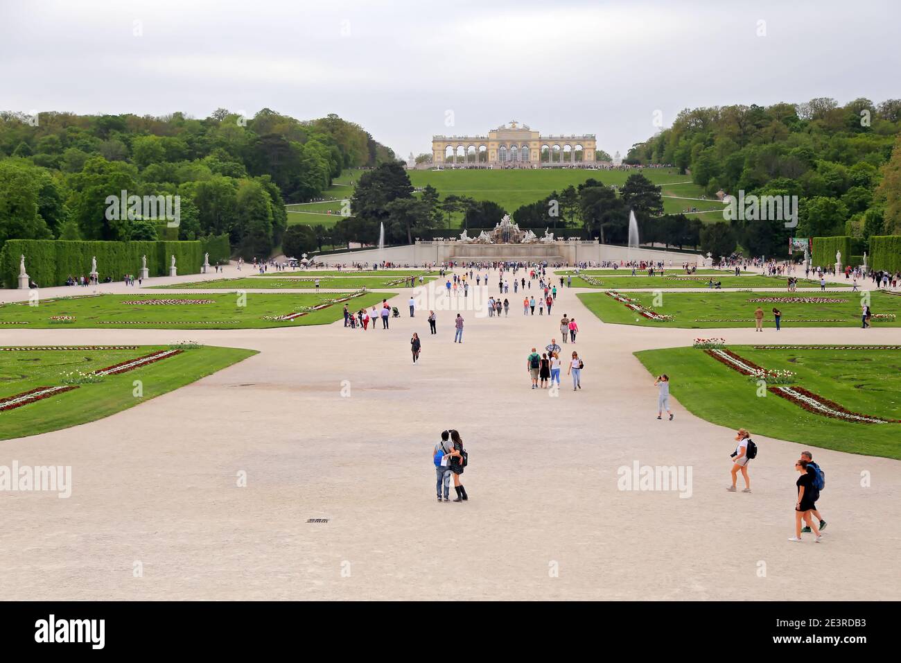 Vienna, Austria - 26 aprile 2019 : il Palazzo di Schonbrunn o Schloss Schoenbrunn è una residenza estiva imperiale a Vienna, in Austria. Il Palazzo di Schonbrunn è un Foto Stock